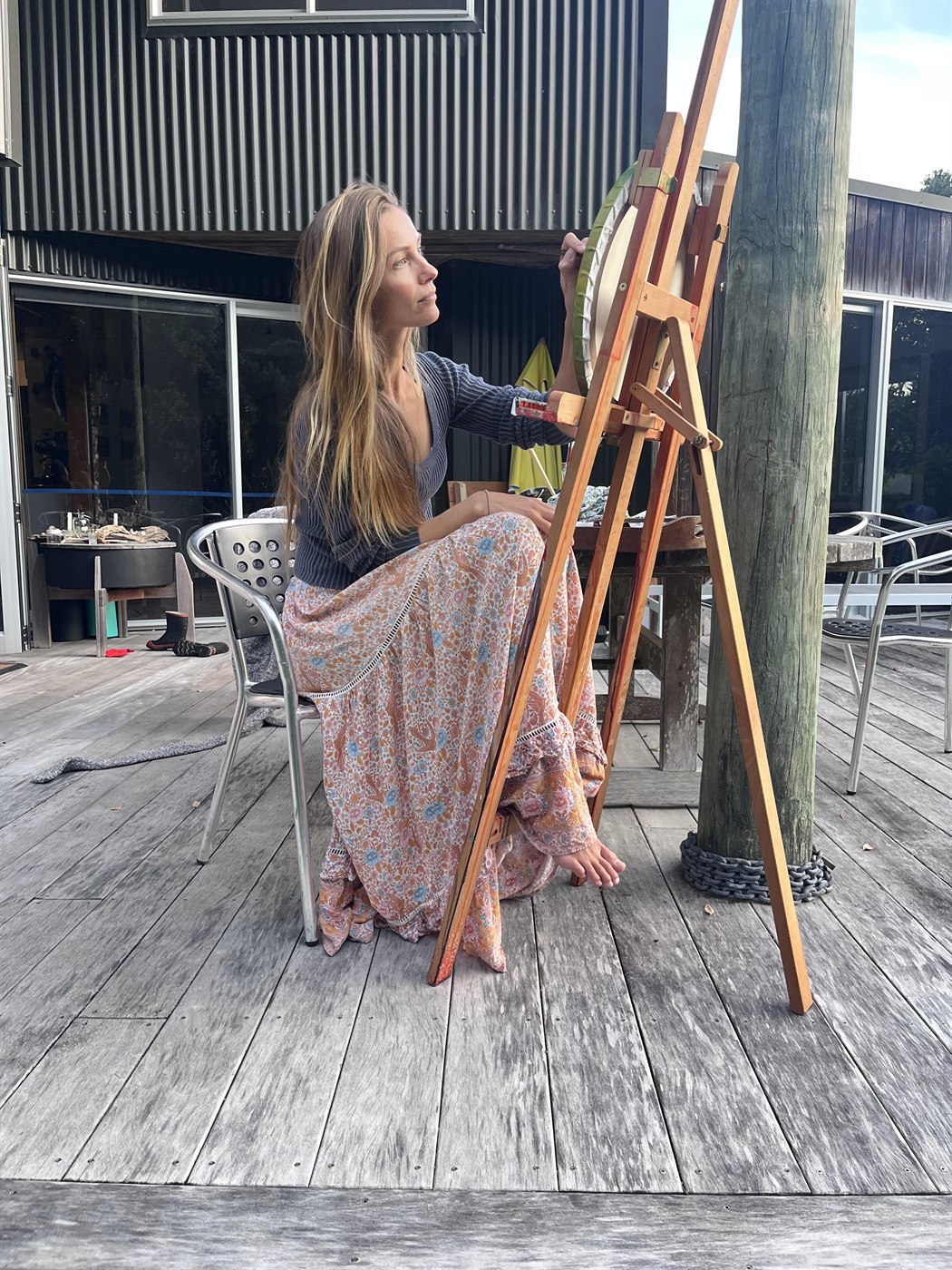 Anna De Jong painting at her easel